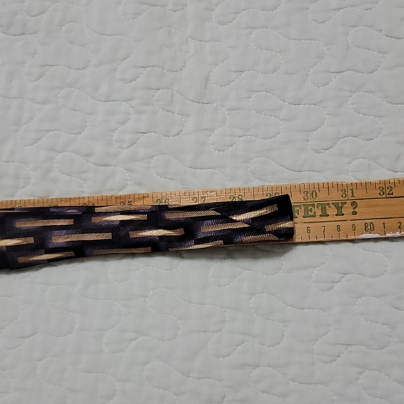 Manzoni Italian Silk Hand-Made Tie 4"x59" - Picture 5 of 5